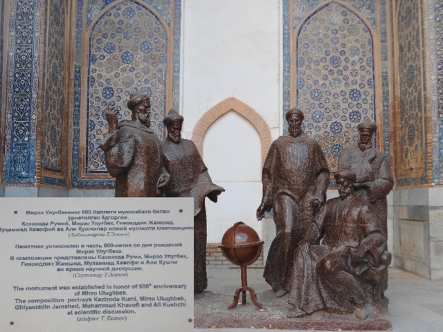 Медресе Улугбека  является старейшим  медресе  на площади Регистан и было возведено в 1417—1420 гг.