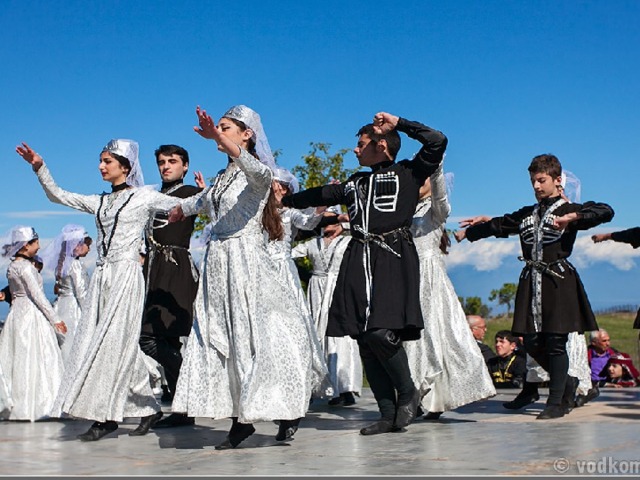 Армянский танец