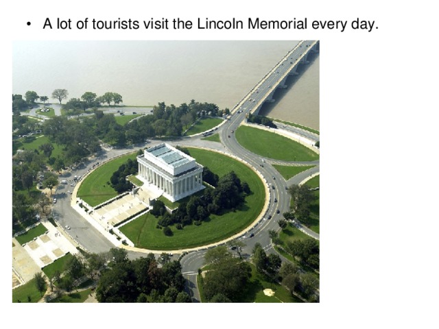 A lot of tourists visit the Lincoln Memorial every day.