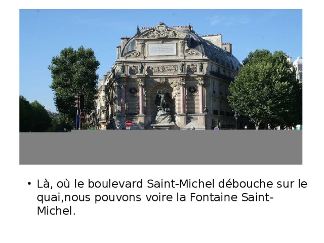 Là, où le boulevard Saint-Michel débouche sur le quai,nous pouvons voire la Fontaine Saint-Michel.