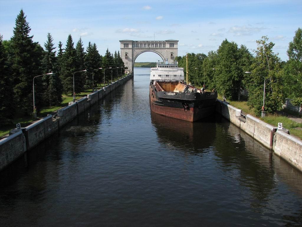 Река сестра под каналом имени москвы