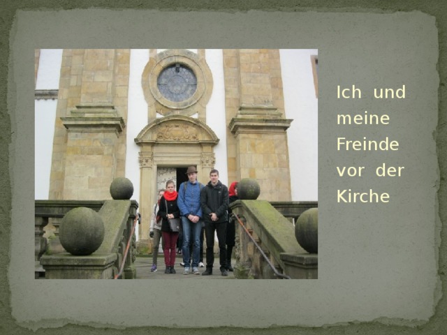 Ich und meine Freinde vor der Kirche