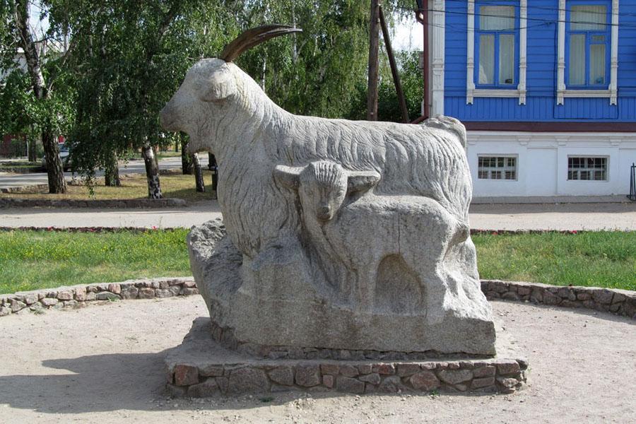 Урюпинск. Памятник козе в Урюпинске. В Волгоградской области город Урюпинск памятник козе. Памятник козе, г. Урюпинск.. Город Урюпинск памятник козе.