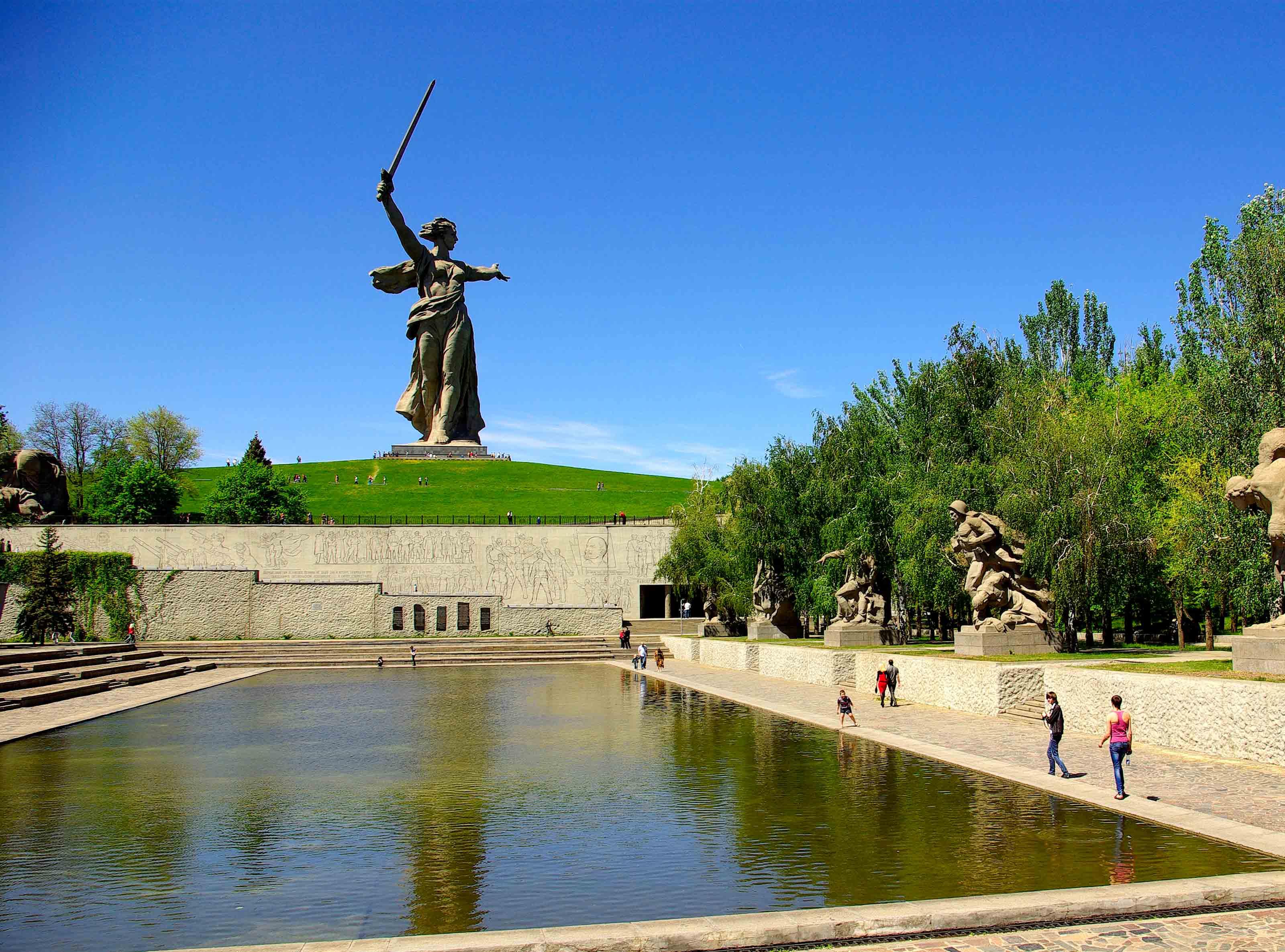 Мамаев курган прошел. Памятник Мамаев Курган в Волгограде. Памятники Мамаева Кургана в Волгограде. Мемориал в Волгограде на Мамаевом Кургане. Мамай Курган Волгоград памятник.