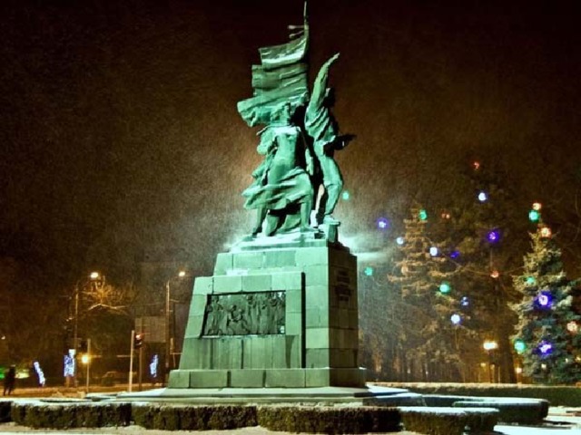 Памятник защитникам. 