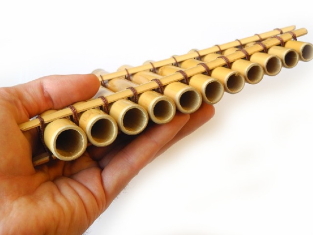 К омплект кугикл обычно состоит из 3—5 трубок одинакового диаметра, но разной длины (от 100 до 160 мм). Трубки инструмента не скрепляются между собой, что позволяет их менять в зависимости от требуемого строя. Верхние, открытые концы инструмента располагаются на одной линии.