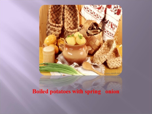 Boiled potatoes with spring onion 