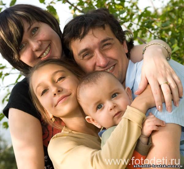История жизни обычной семьи 36. Обычная семья. Обычная семья фотосессия. Семья Россия обычная. Семья- обычной семьи.